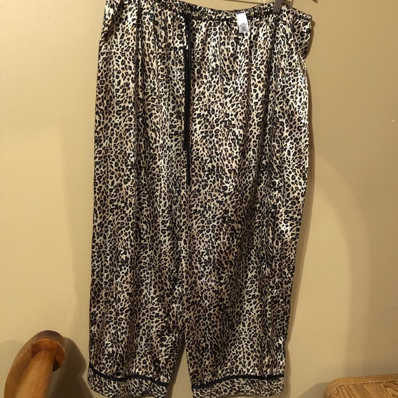 Leopard Silk Nighty Set - Picture 2 of 3